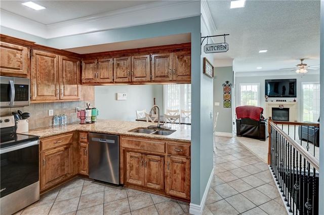 801 NE Sonora Valley Circle, Blue Springs, MO 64014