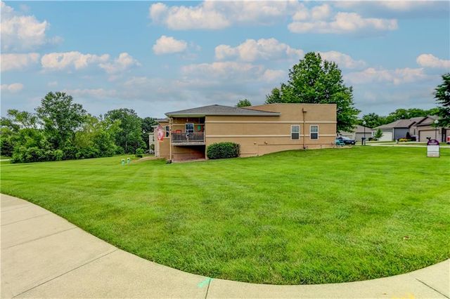 801 NE Sonora Valley Circle, Blue Springs, MO 64014