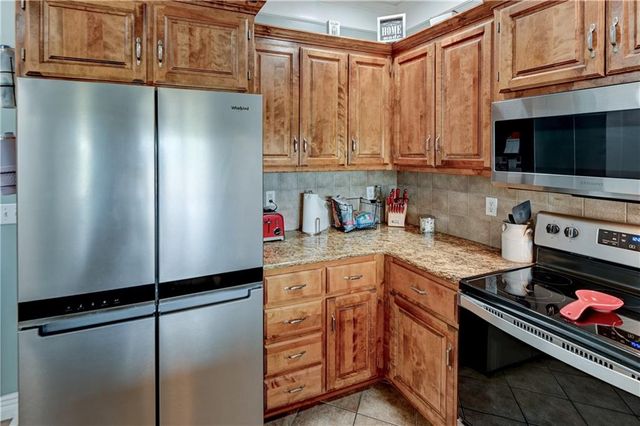 801 NE Sonora Valley Circle, Blue Springs, MO 64014