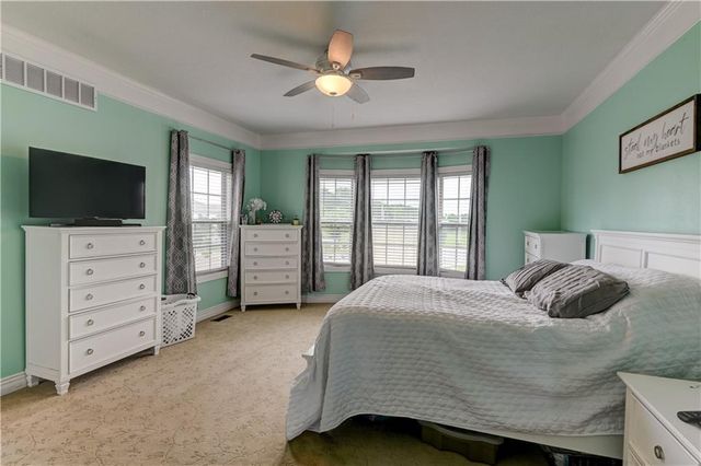 801 NE Sonora Valley Circle, Blue Springs, MO 64014