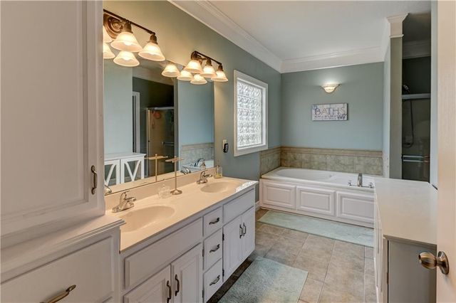 801 NE Sonora Valley Circle, Blue Springs, MO 64014