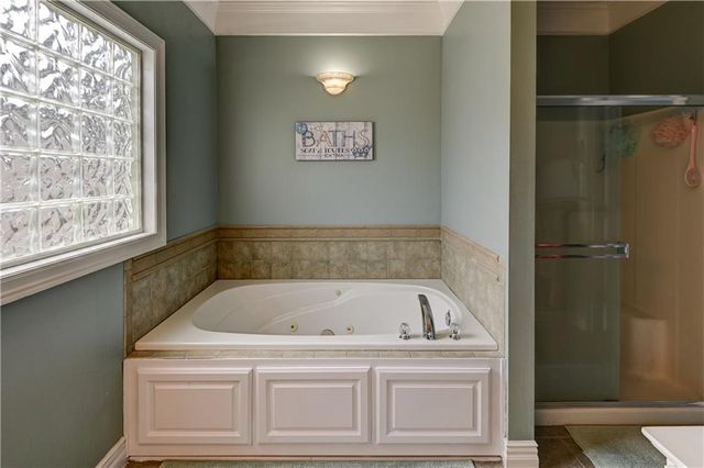 801 NE Sonora Valley Circle, Blue Springs, MO 64014