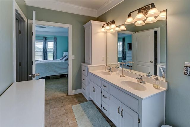 801 NE Sonora Valley Circle, Blue Springs, MO 64014