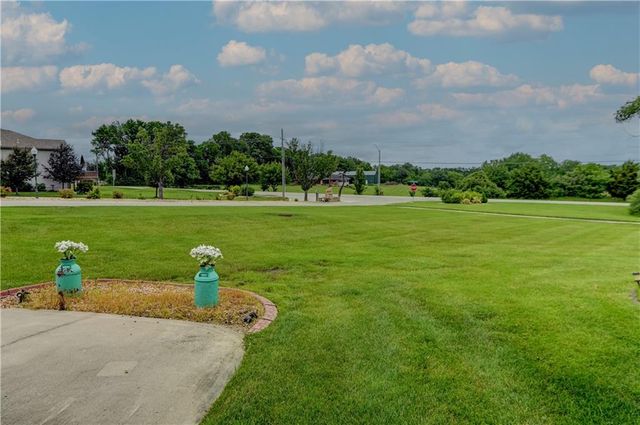 801 NE Sonora Valley Circle, Blue Springs, MO 64014