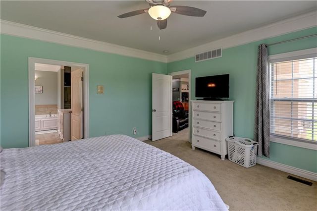 801 NE Sonora Valley Circle, Blue Springs, MO 64014