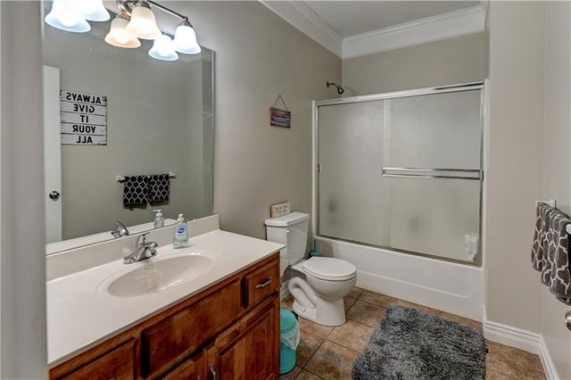801 NE Sonora Valley Circle, Blue Springs, MO 64014
