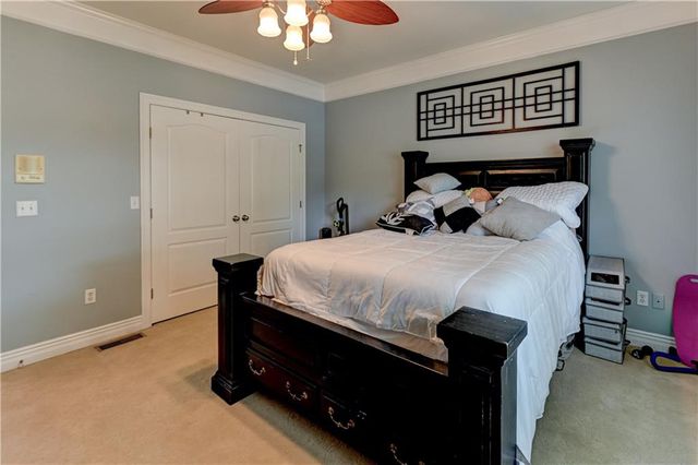 801 NE Sonora Valley Circle, Blue Springs, MO 64014