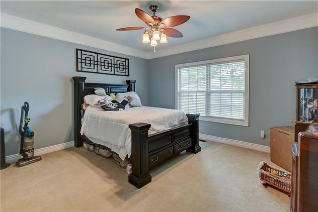 801 NE Sonora Valley Circle, Blue Springs, MO 64014
