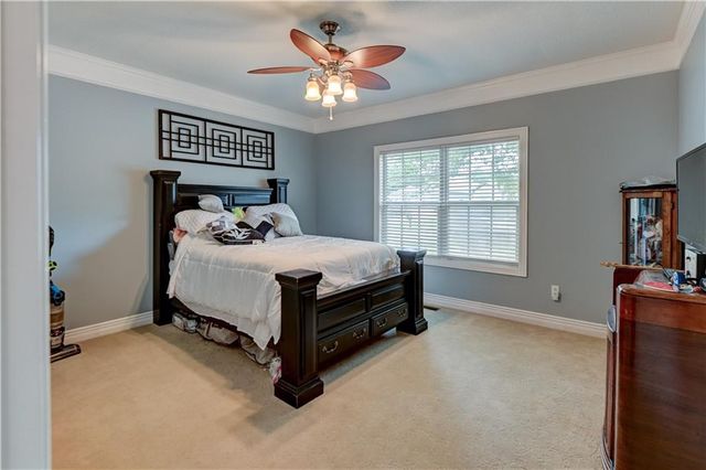 801 NE Sonora Valley Circle, Blue Springs, MO 64014
