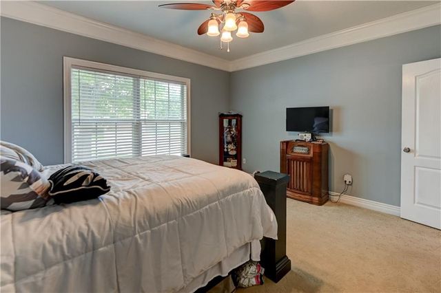 801 NE Sonora Valley Circle, Blue Springs, MO 64014