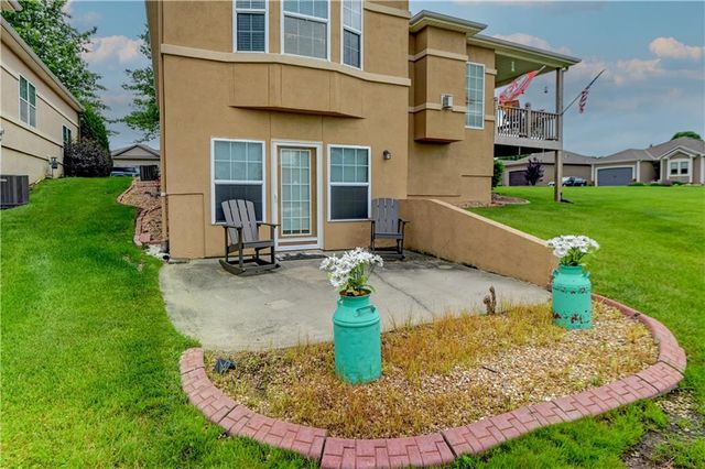 801 NE Sonora Valley Circle, Blue Springs, MO 64014