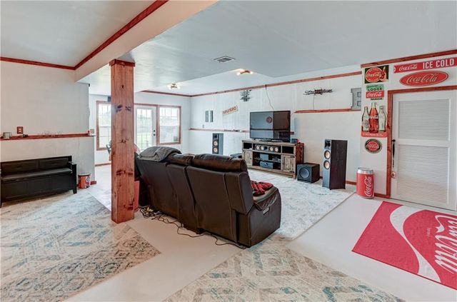 801 NE Sonora Valley Circle, Blue Springs, MO 64014