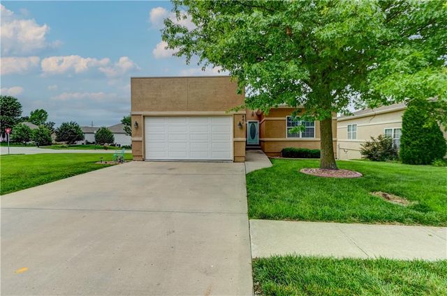 801 NE Sonora Valley Circle, Blue Springs, MO 64014