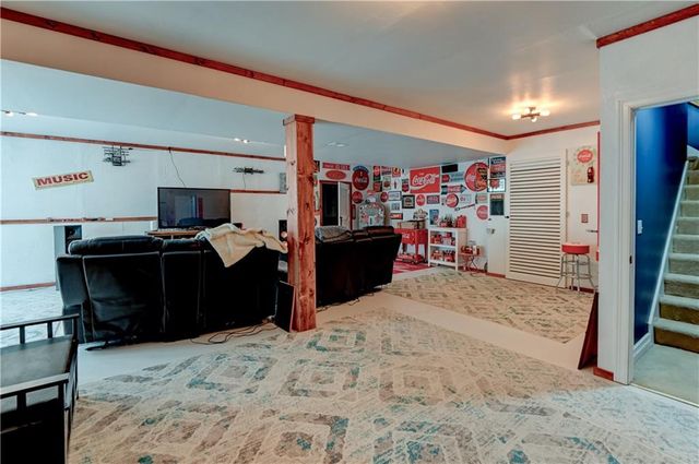 801 NE Sonora Valley Circle, Blue Springs, MO 64014