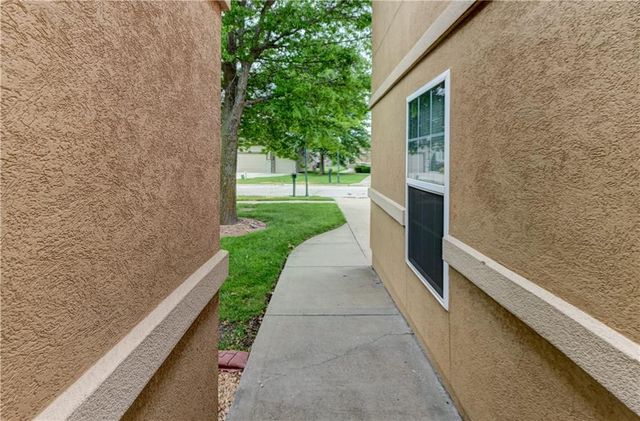 801 NE Sonora Valley Circle, Blue Springs, MO 64014