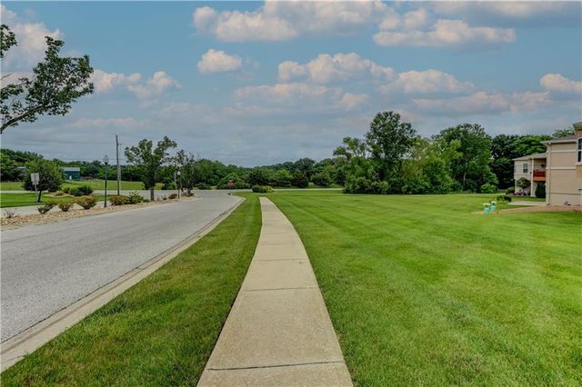 801 NE Sonora Valley Circle, Blue Springs, MO 64014