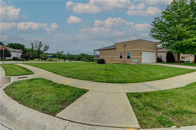 801 NE Sonora Valley Circle, Blue Springs, MO 64014