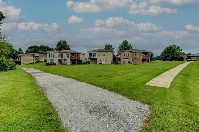 801 NE Sonora Valley Circle, Blue Springs, MO 64014
