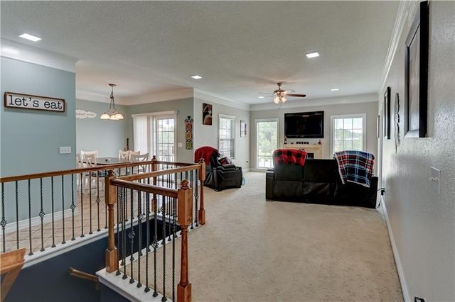 801 NE Sonora Valley Circle, Blue Springs, MO 64014