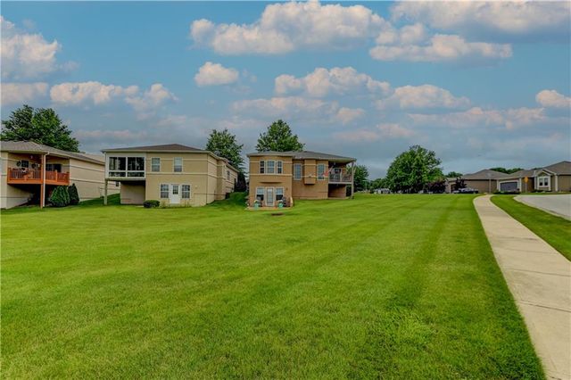 801 NE Sonora Valley Circle, Blue Springs, MO 64014