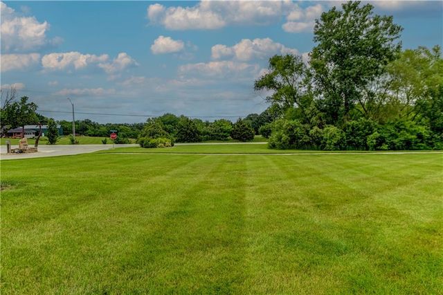 801 NE Sonora Valley Circle, Blue Springs, MO 64014