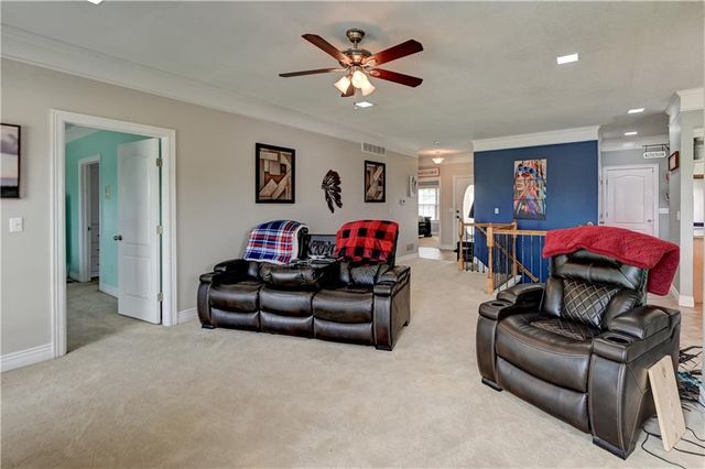 801 NE Sonora Valley Circle, Blue Springs, MO 64014