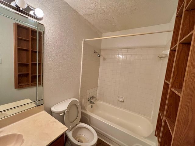 8287 Creekbend Drive 8287, Houston, TX 77071