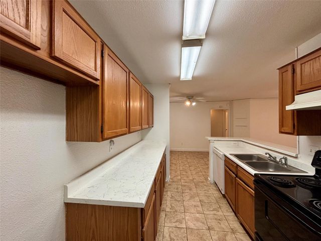 8287 Creekbend Drive 8287, Houston, TX 77071