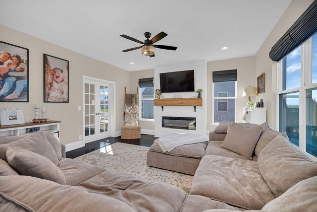 702 Kentshire Drive, Yorkville, IL 60560