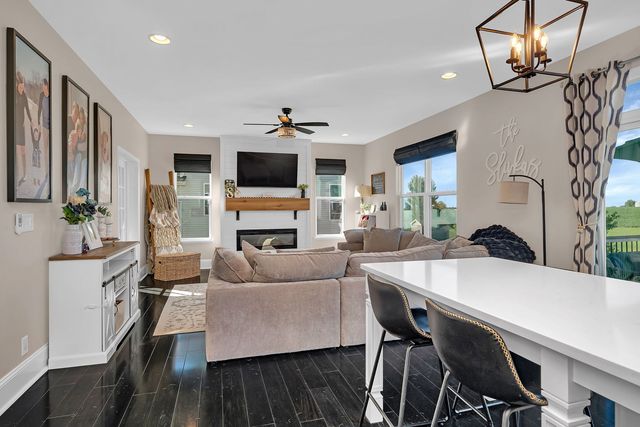 702 Kentshire Drive, Yorkville, IL 60560