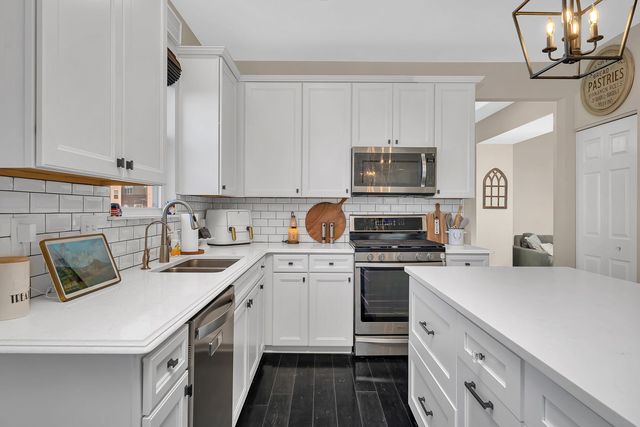 702 Kentshire Drive, Yorkville, IL 60560