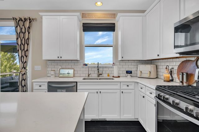 702 Kentshire Drive, Yorkville, IL 60560