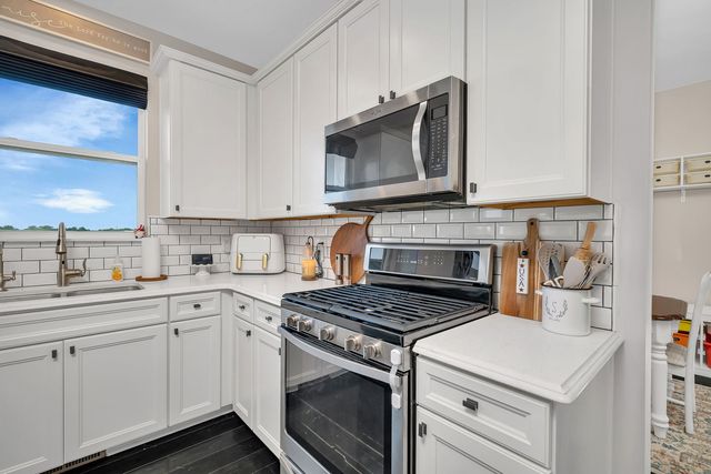 702 Kentshire Drive, Yorkville, IL 60560