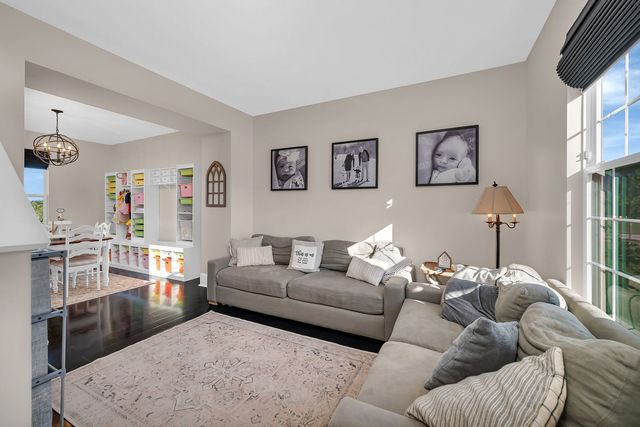 702 Kentshire Drive, Yorkville, IL 60560