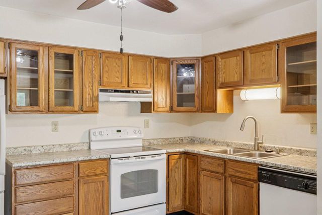 10268 W Parkedge CIRCLE, Franklin, WI 53132