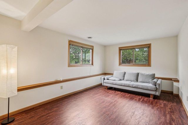 10268 W Parkedge CIRCLE, Franklin, WI 53132
