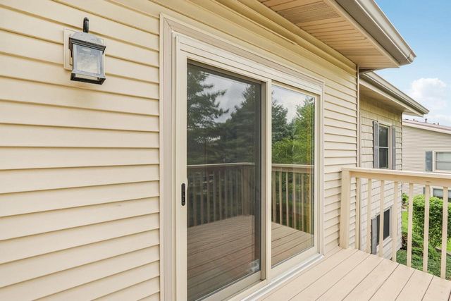 10268 W Parkedge CIRCLE, Franklin, WI 53132