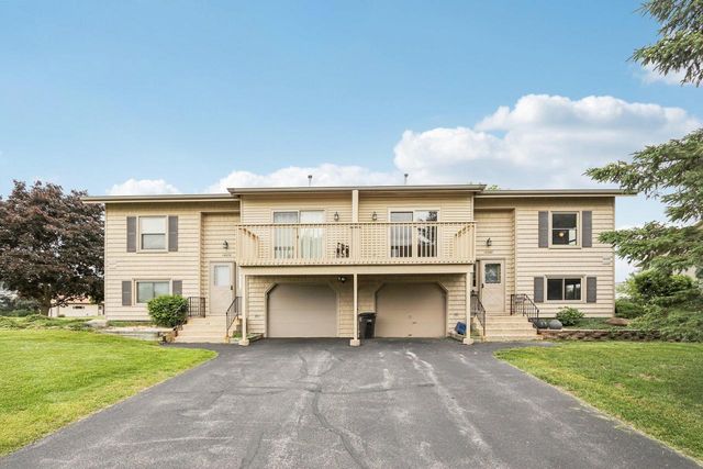 10268 W Parkedge CIRCLE, Franklin, WI 53132
