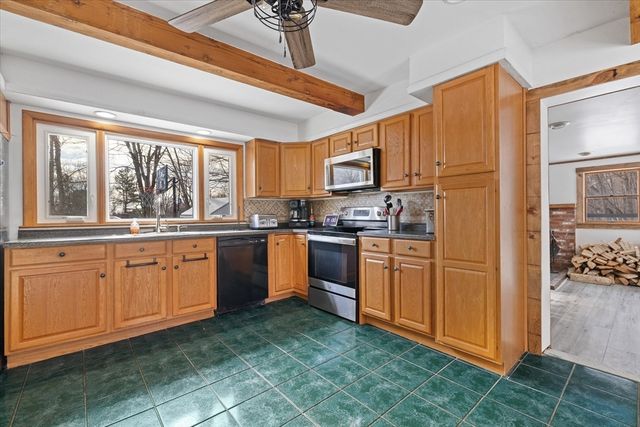 127 N Main St, West Boylston, MA 01583