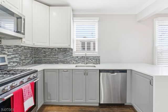 32 Elmwood Ter, Irvington Twp., NJ 07111