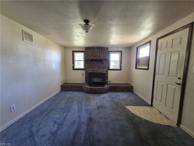 4 Jordan DR, Hampton, VA 23666