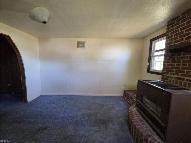 4 Jordan DR, Hampton, VA 23666