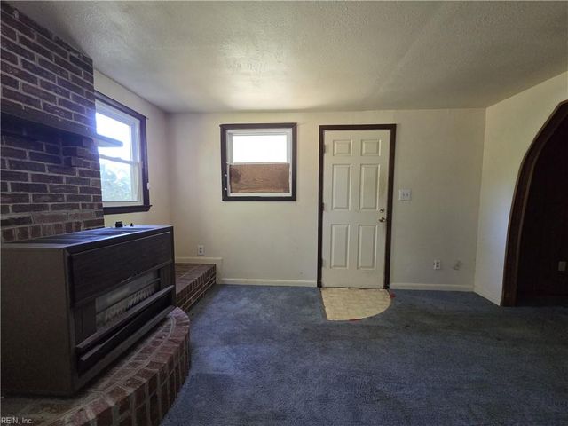 4 Jordan DR, Hampton, VA 23666