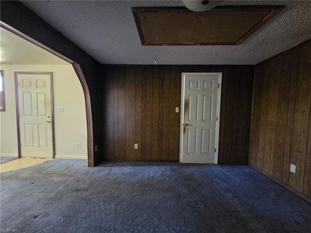 4 Jordan DR, Hampton, VA 23666
