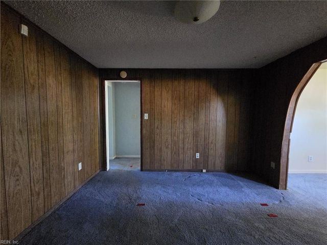 4 Jordan DR, Hampton, VA 23666