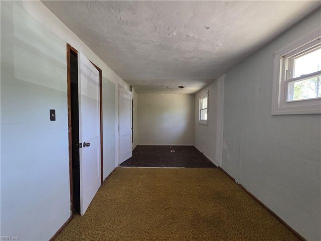 4 Jordan DR, Hampton, VA 23666