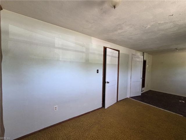 4 Jordan DR, Hampton, VA 23666