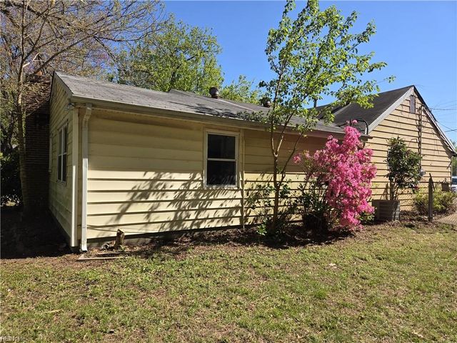 4 Jordan DR, Hampton, VA 23666