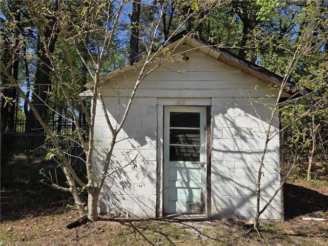 4 Jordan DR, Hampton, VA 23666