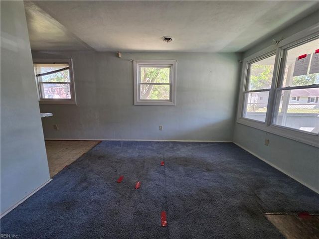 4 Jordan DR, Hampton, VA 23666